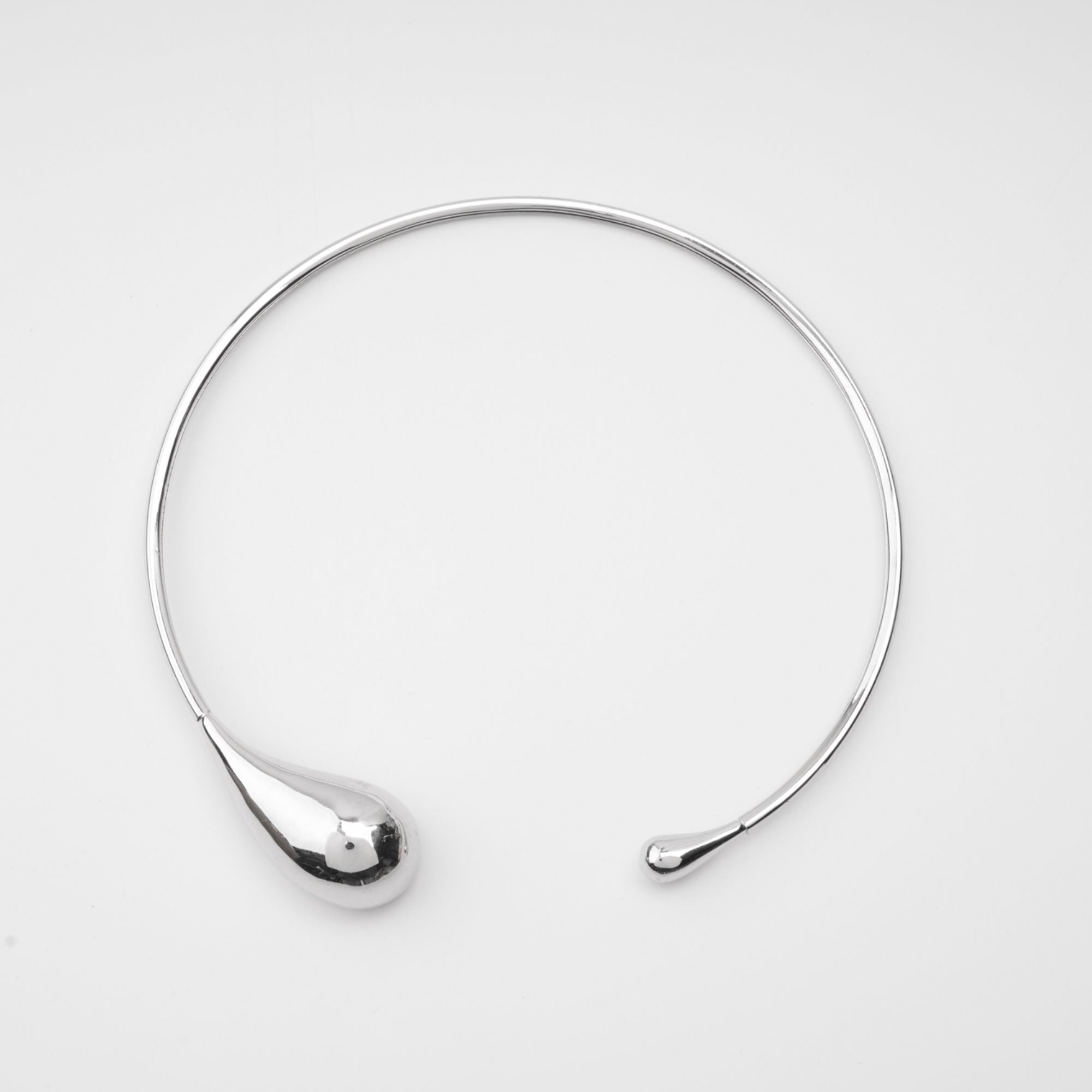 Axelle Teardrop Pendant Necklace, Cuavan