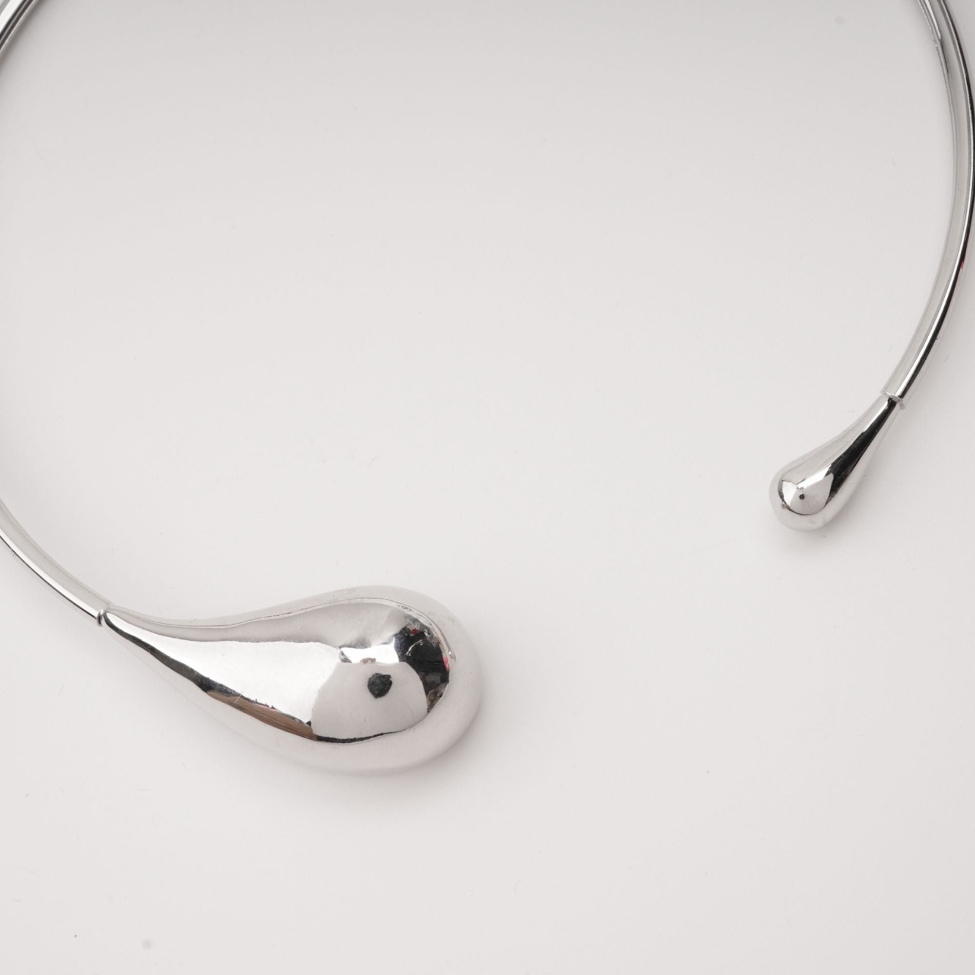 Axelle Teardrop Pendant Necklace, Cuavan