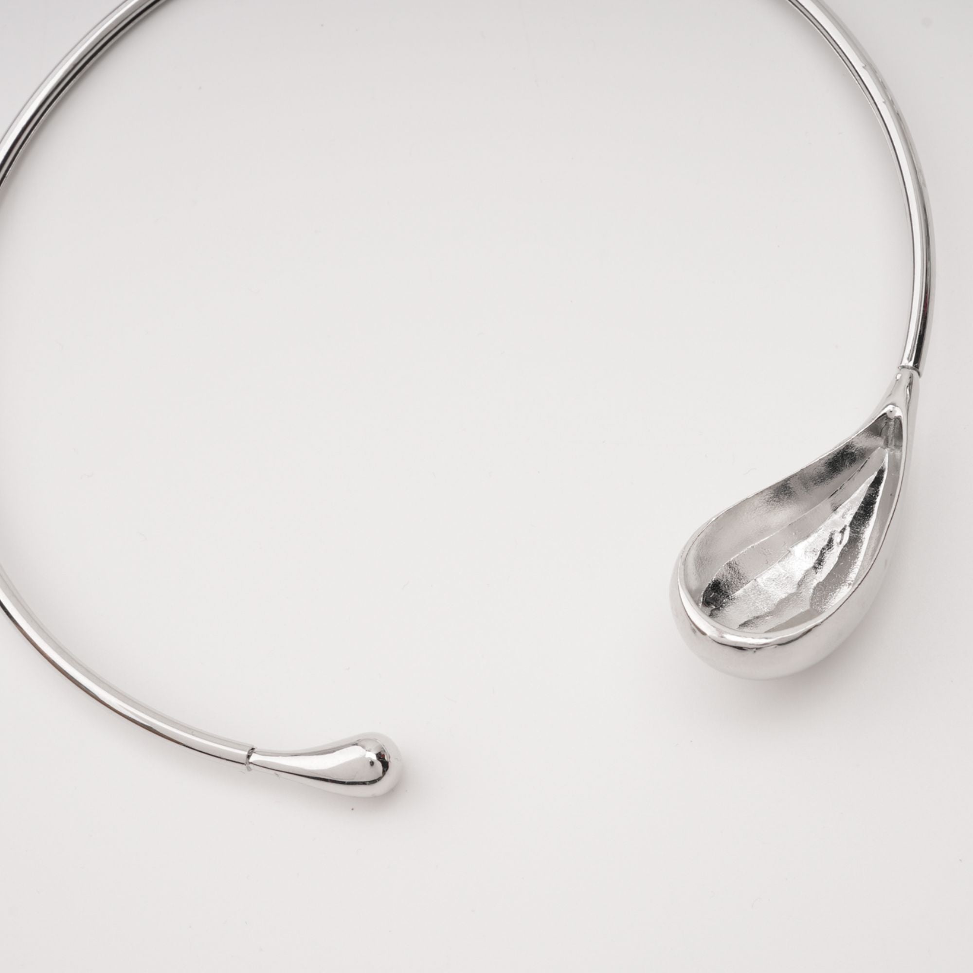 Axelle Teardrop Pendant Necklace, Cuavan