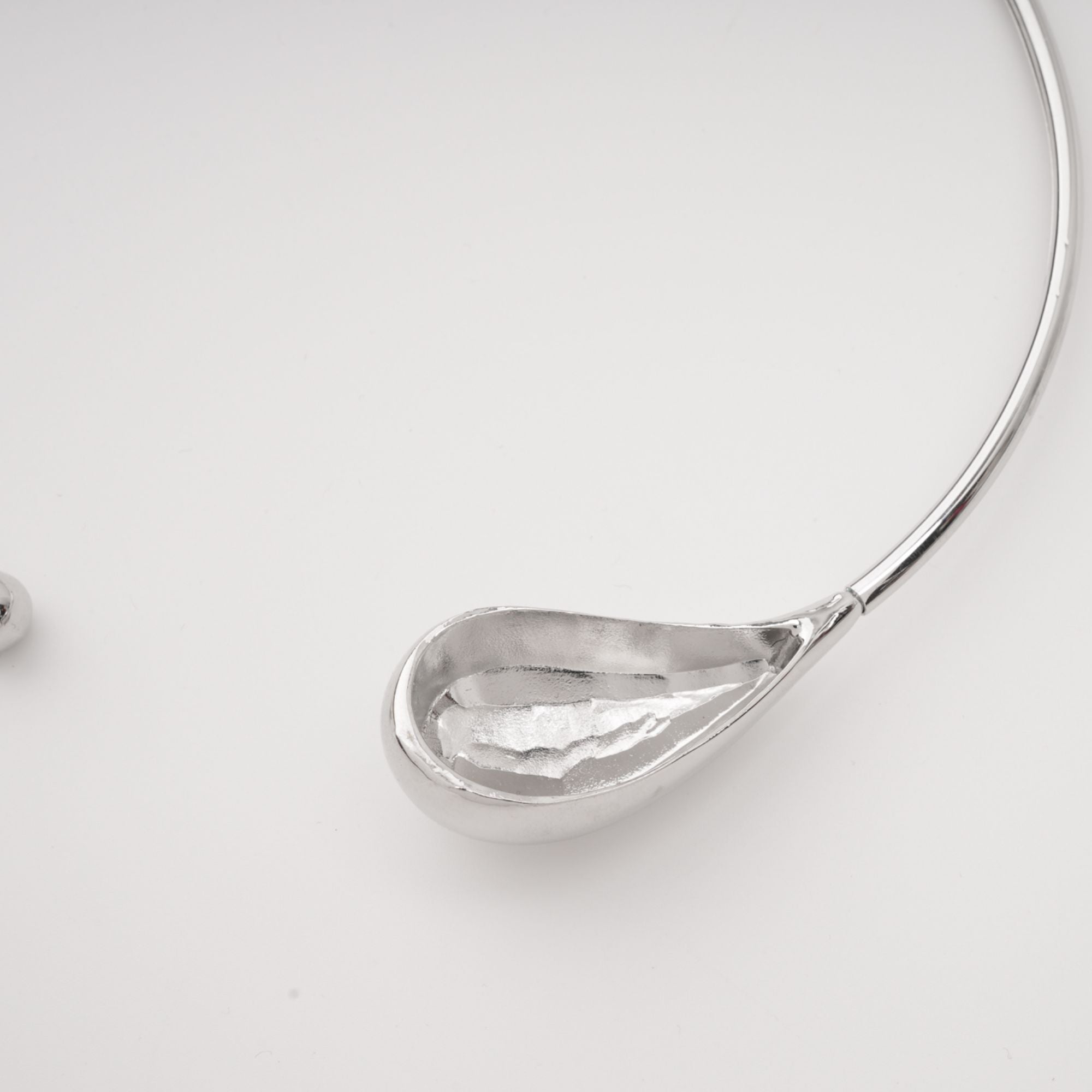 Axelle Teardrop Pendant Necklace, Cuavan