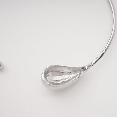 Axelle Teardrop Pendant Necklace, Cuavan